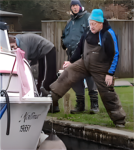 Norfolk-Broads-Aggressive-Fishermen-Block-Boat-Mooring.png