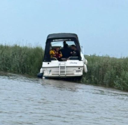 Norfolk Broads Forum - Boat Hits Reeds.png