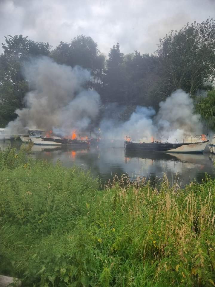 boat fire2.jpg