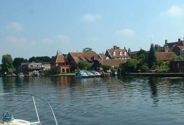 River Waveney.jpg