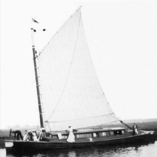 20th Century Norfolk Broads Wherry Images (14).png
