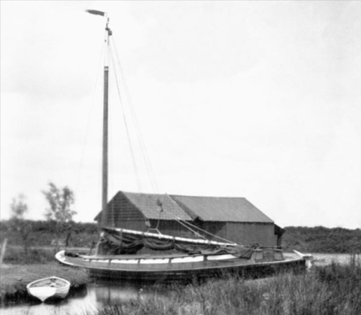 20th Century Norfolk Broads Wherry Images (15).png