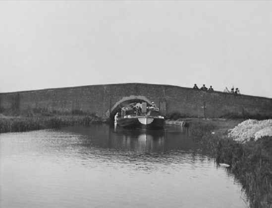 20th Century Norfolk Broads Wherry Images (23).png