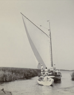 20th Century Norfolk Broads Wherry Images (25).png