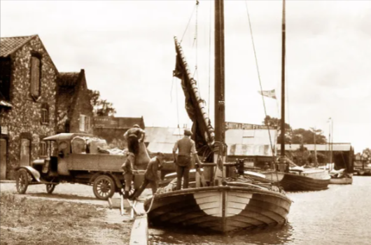 Vintage Norfolk Broads Wherry Images (5).png