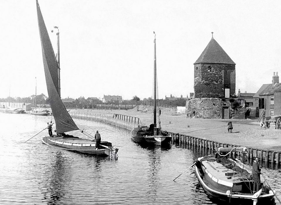 Vintage Norfolk Broads Wherry Images (1).jpg