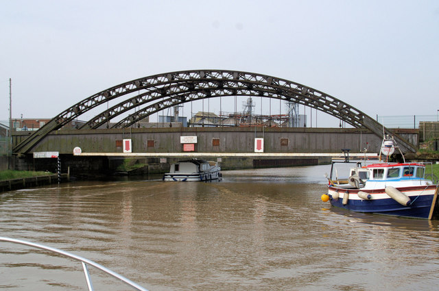 Vauxhall Bridge.jpg